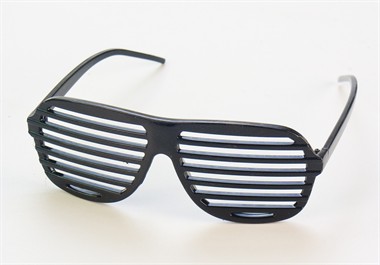 Brille Lamellen schwarz 