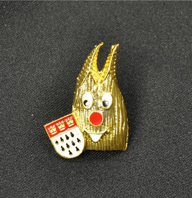 Broche Dom & wapen goud