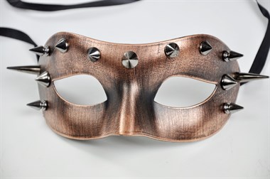 Oogmasker koper met stekels