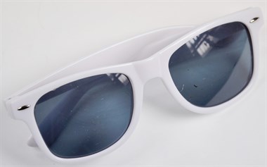 Brille weiß Blues