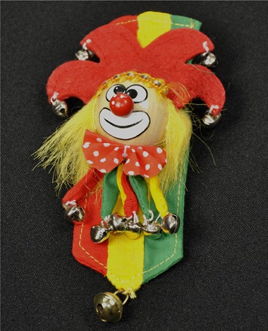 Brooch clown red/yellow/green +Banner
